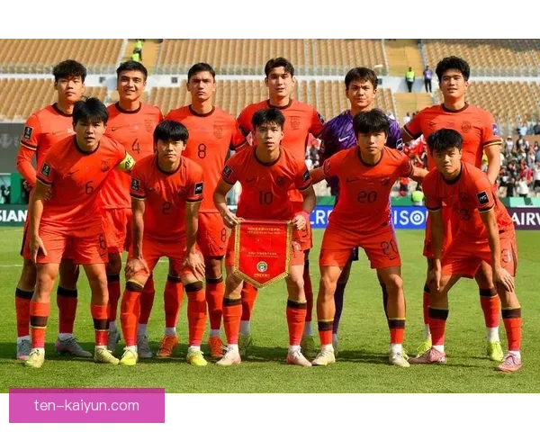 中国队在亚洲杯赛事中展现稳健表现，状态持续回暖引发关注。